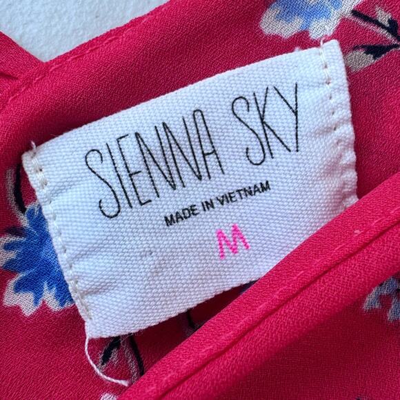 Sienna Sky Lightweight Floral Knotted Tank Blouse Size Medium - Picture 7 of 9